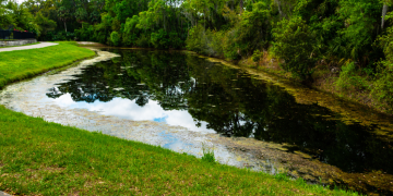 zbiornik pomagający w retencji wody w poznaniu